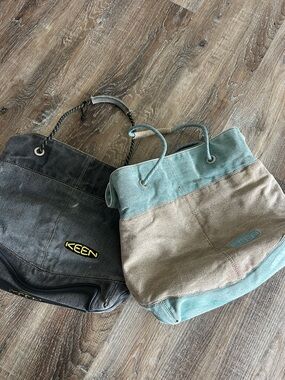 Keen Duo Canvas Totes in Black and Teal/Tan